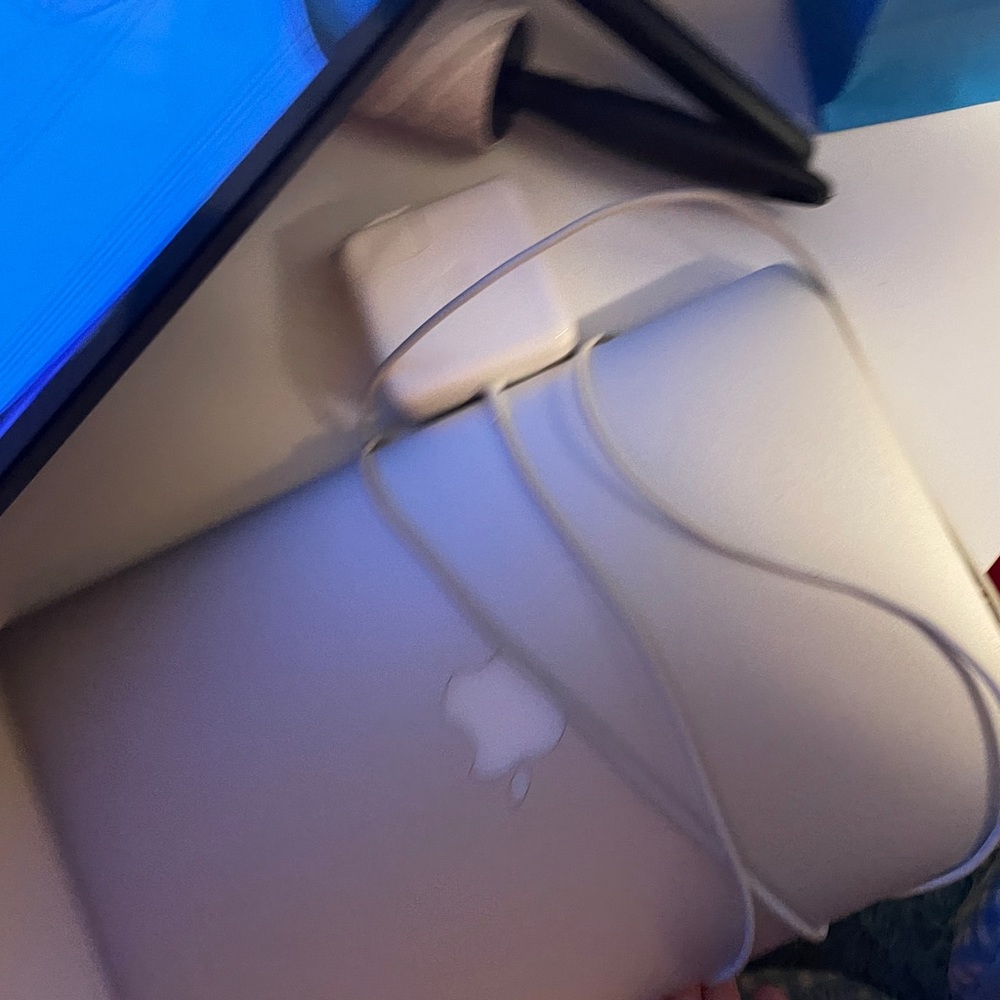 APPLE MACBOOK AIR
